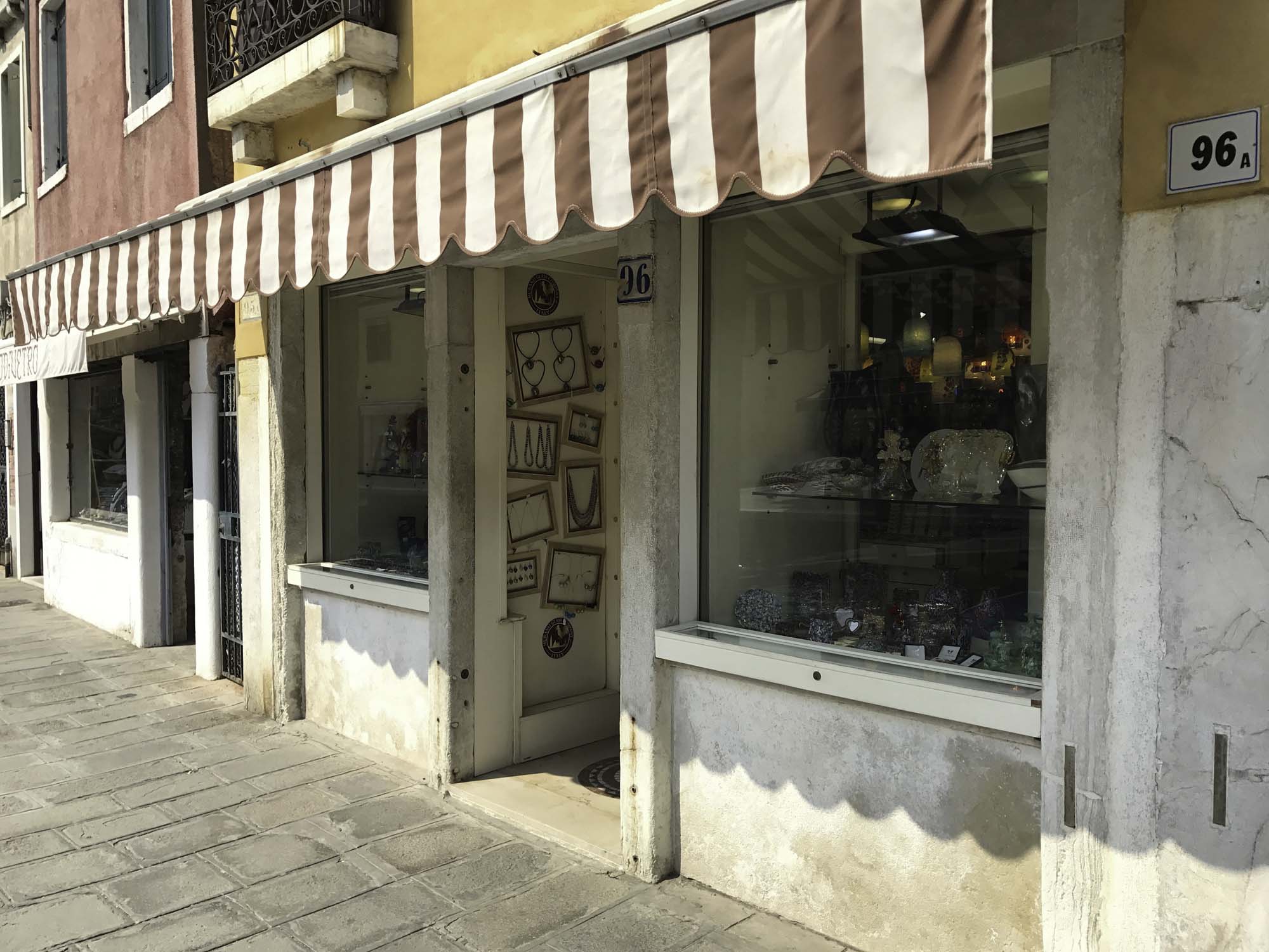 Einer von unzähligen Kunst-Läden auf Murano