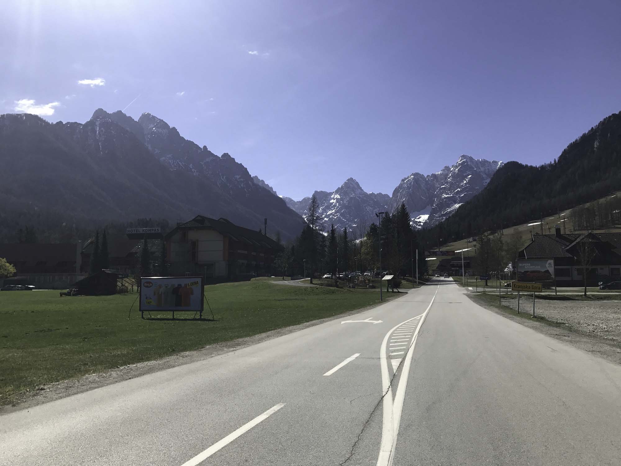Dorfeingang von Osten her kommend