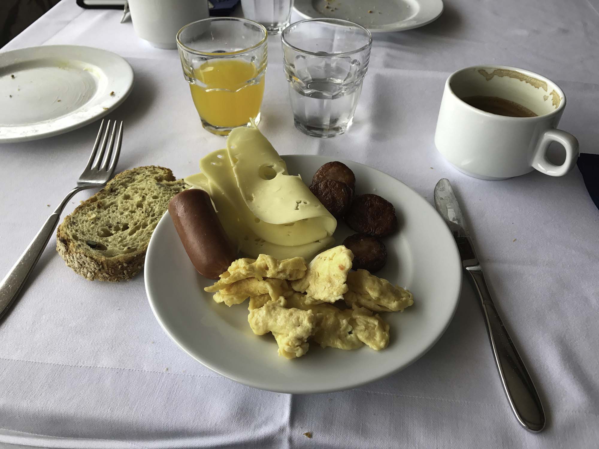 Frühstück im Hotel Zlatni Lav