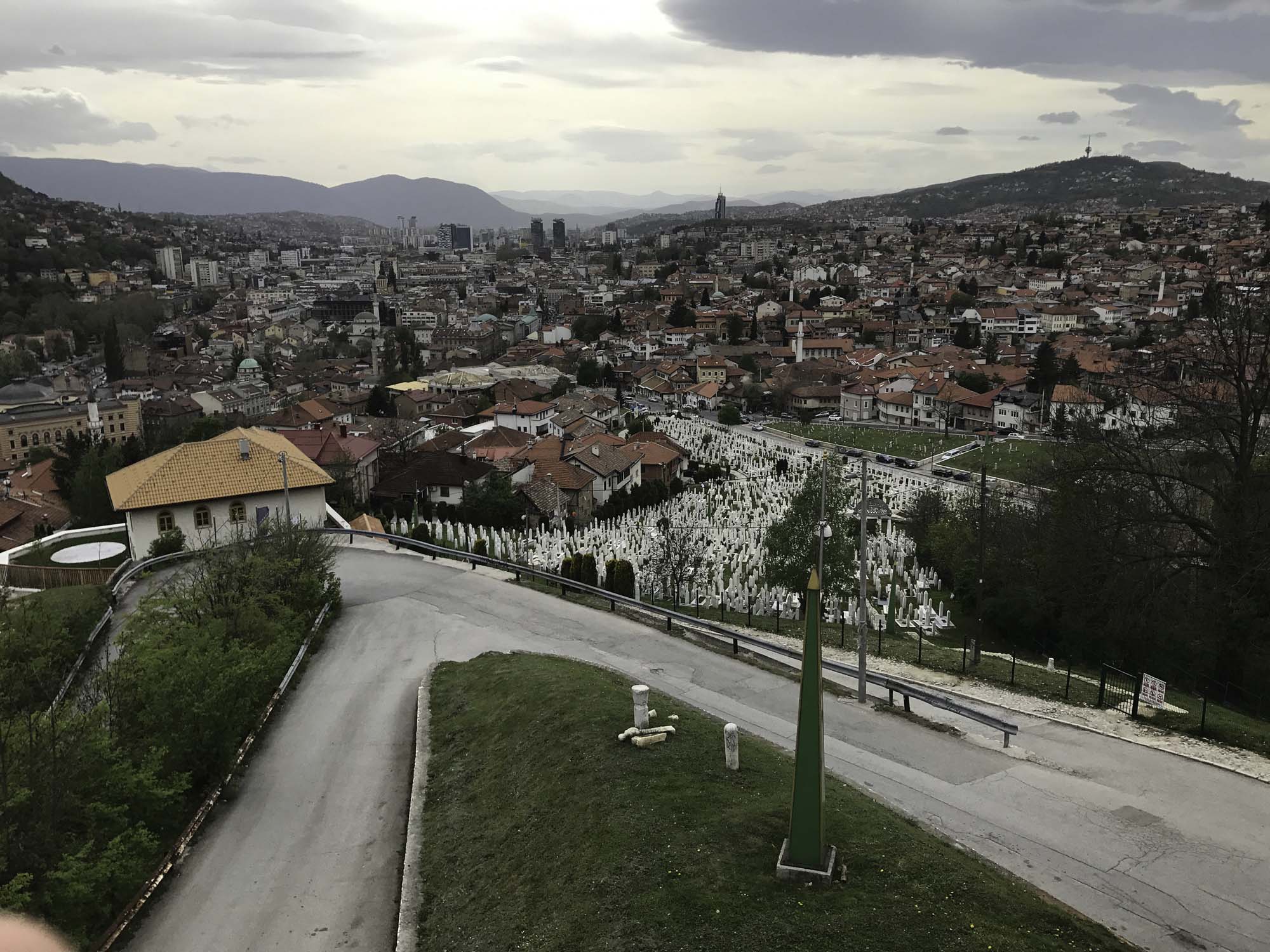 Muslimischer Friedhof und Panorama Sarajevo