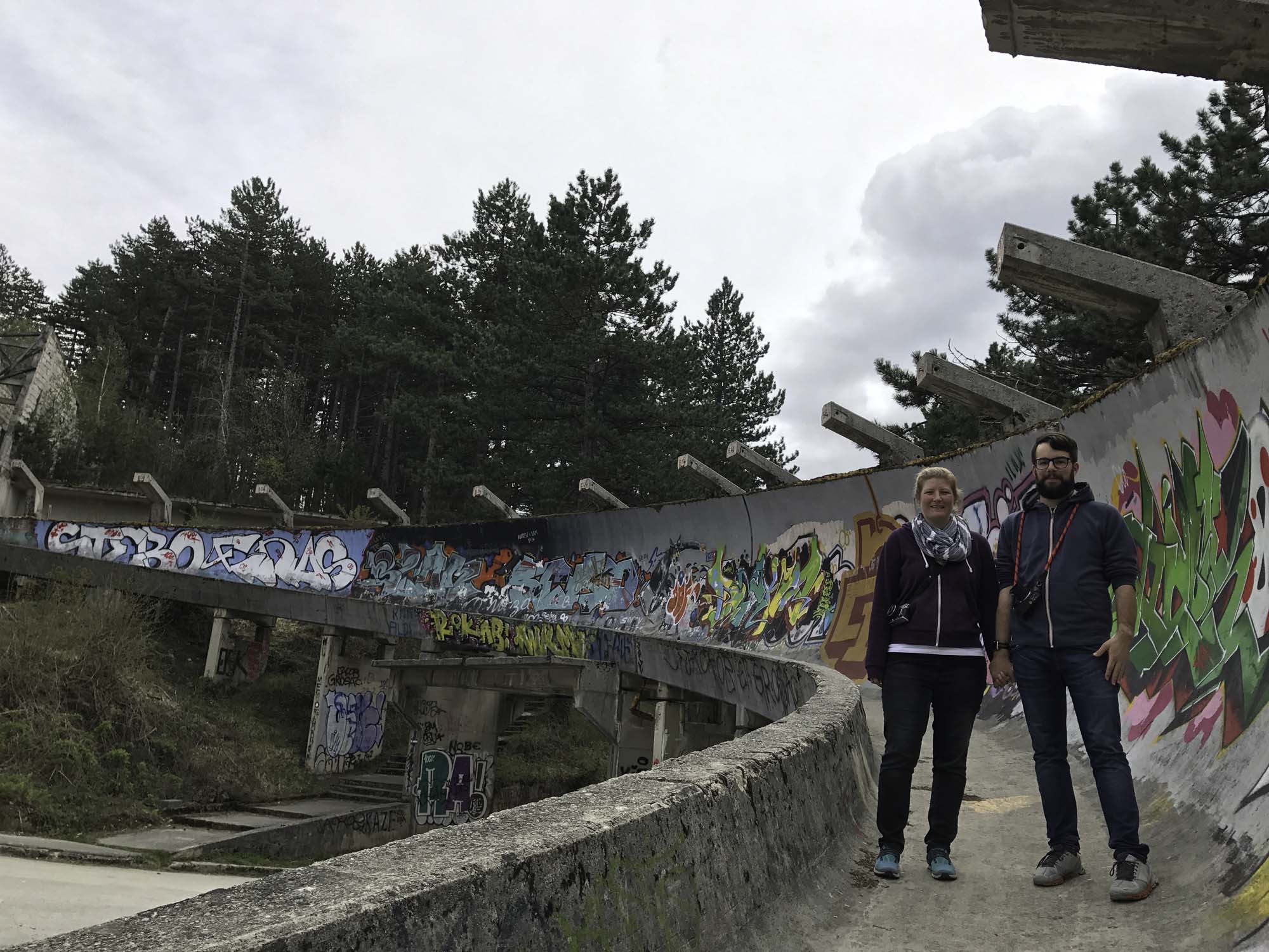 Pamela und ich auf der Olympischen Bobbahn in Sarajevo